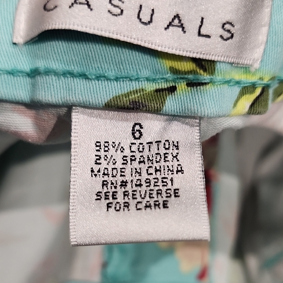 EUC OSO Tripical Floral Print Turquoise Pink Cropped Capri Jeans Resort Floral 6 - Picture 8 of 9